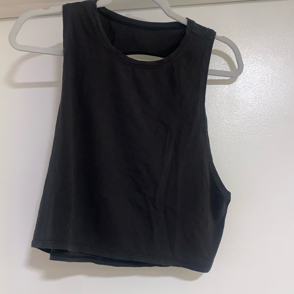 Lululemon cropped tank top. Sz M.